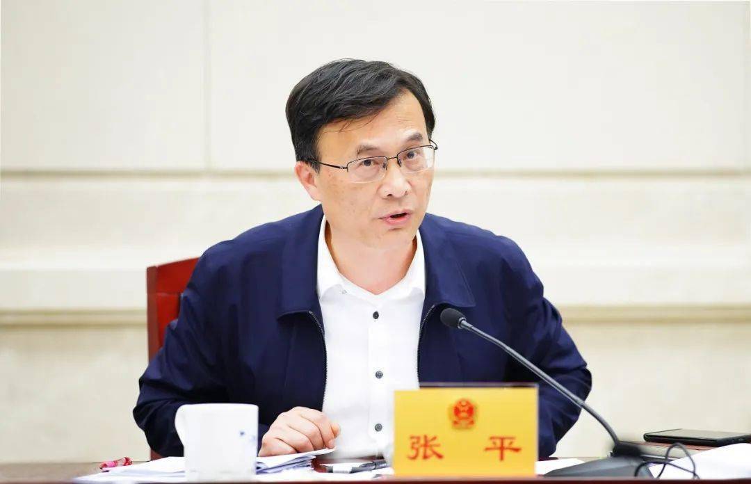 副主任宋越舜,胡军,戎雪海,许亚南,印黎晴及秘书长彭朱刚出席会议