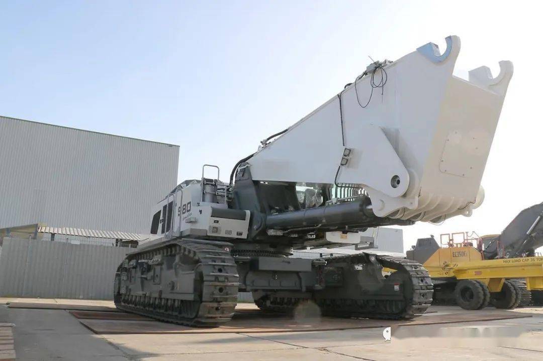 巨兽出笼利勃海尔r980变身207吨巨型拆除机