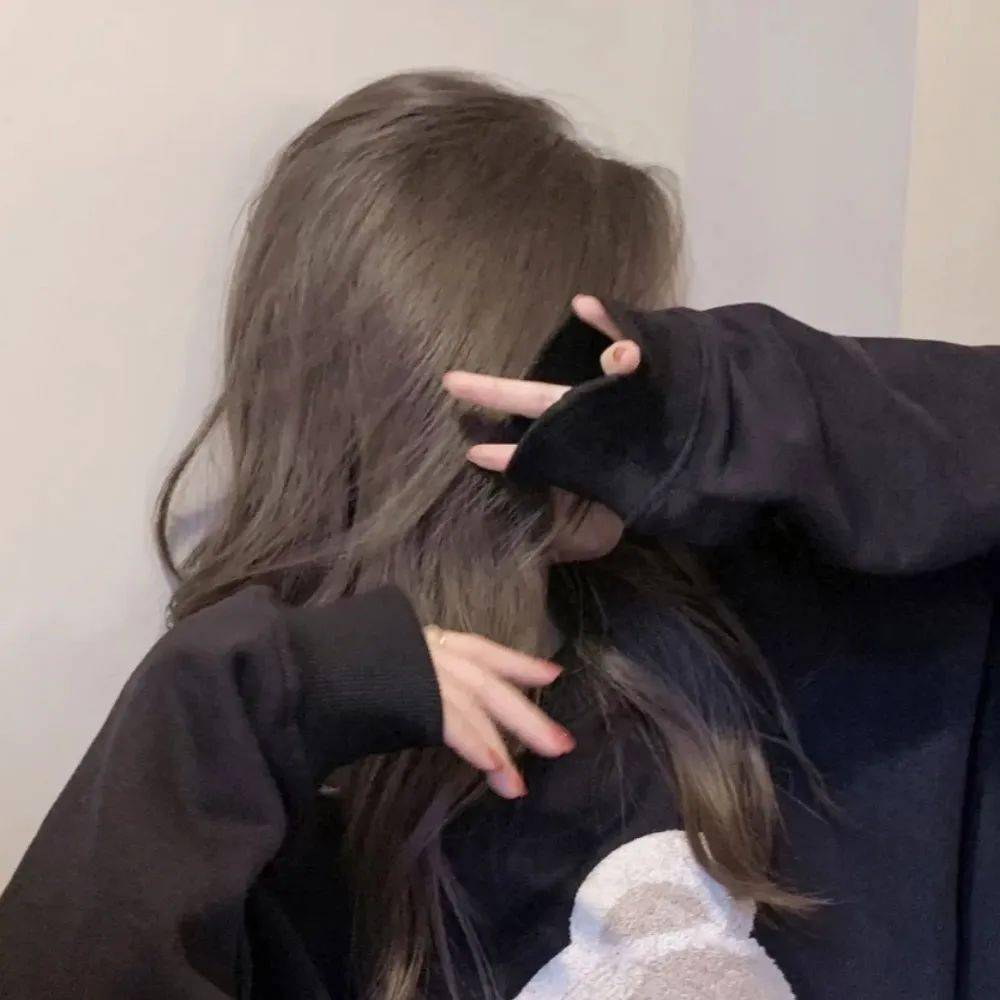 女生头像 :这年头一点都不缺爱情,缺的是把爱情当回事的人.