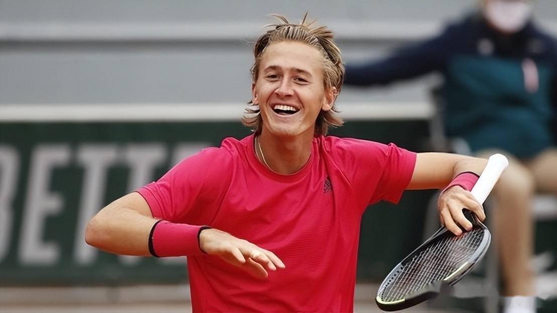 击败阿尔卡拉斯的美国超新星科达是00后是网二代也是豆粉