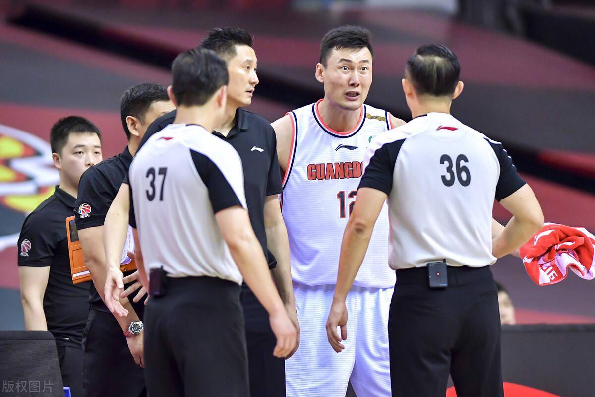 真相大白苏伟与杨鸣冲突过程连伤辽篮双核82岁蒋兴权都急了