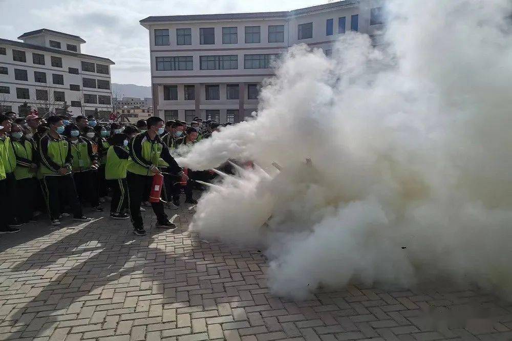 创消防安全校园远离火灾危害定西市漳县消防救援大队深入漳县第一中学