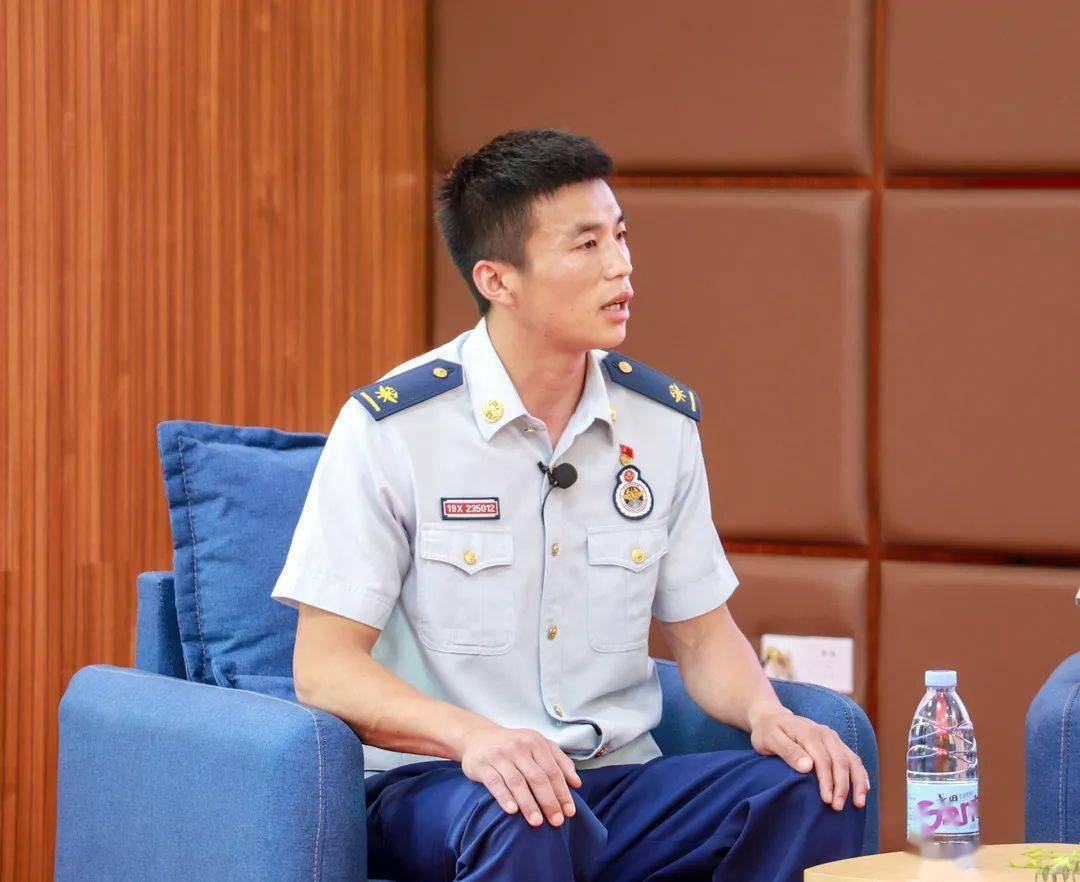 蓝焰心声思想荟萃全国人大代表李金东做客汕尾消防蓝焰青年说第一讲