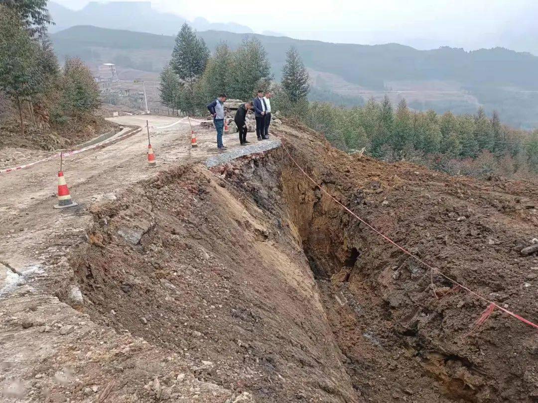 环江:5处交通地段正在维修中,最迟6月底全部完工