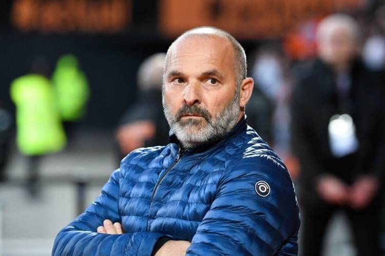 直播吧4月16日讯 据《队报》报道,圣埃蒂安主帅帕斯卡-杜普拉兹要求