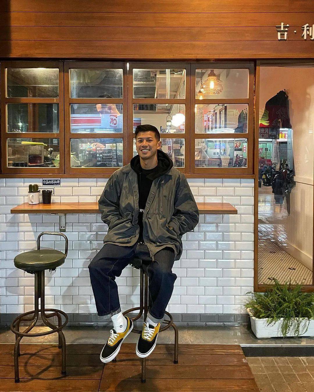 纹身男孩都穿什么风格?_朴宰范_硬汉_王信凯