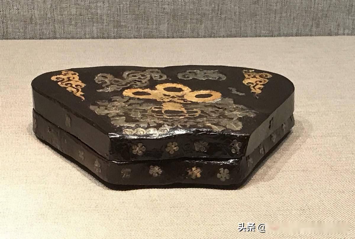 首博:"大辽五京"中神秘的吐尔基山墓主人_契丹_银平_贵族