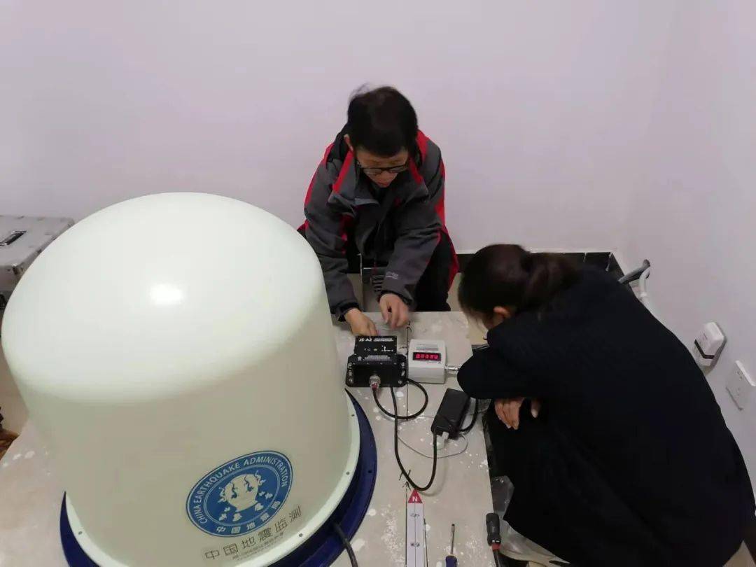 云南省地震局专家到怒江州开展地震台迁建台址勘选和地震预警台站巡检