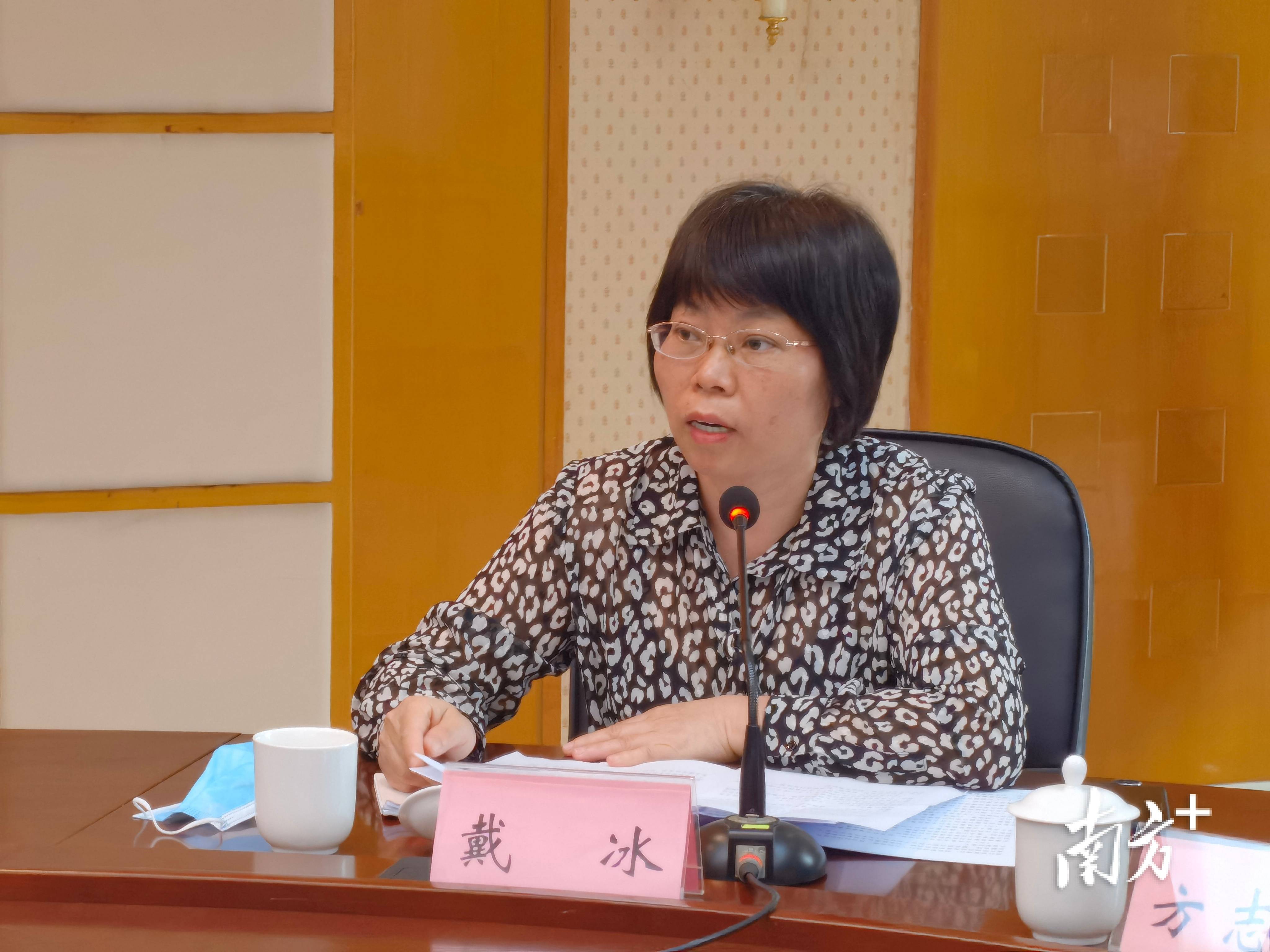 "曾俊喜强调,湘桥区战役监督员们要凭借标准开展监督,遵守党纪,坚持纪