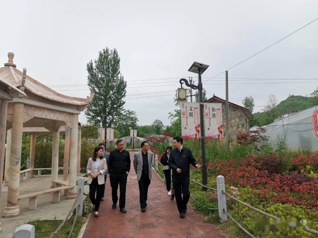 刘军到织金县猫场镇龙潭社区调研指导工作