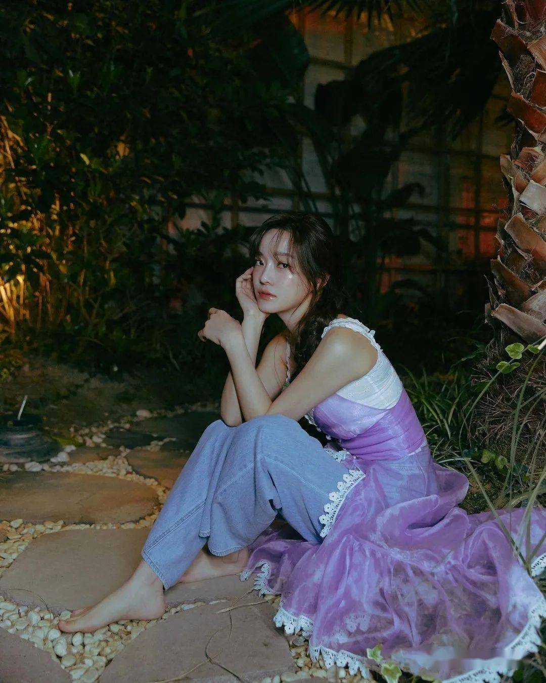 金世正拍摄画报公开韩媒报道她减肥成功身材迷人