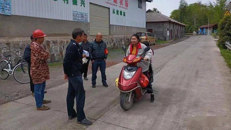 岩桥镇:扎实开展"一盔一带"专项交通安全整治行动_摩托车_群众_芷江