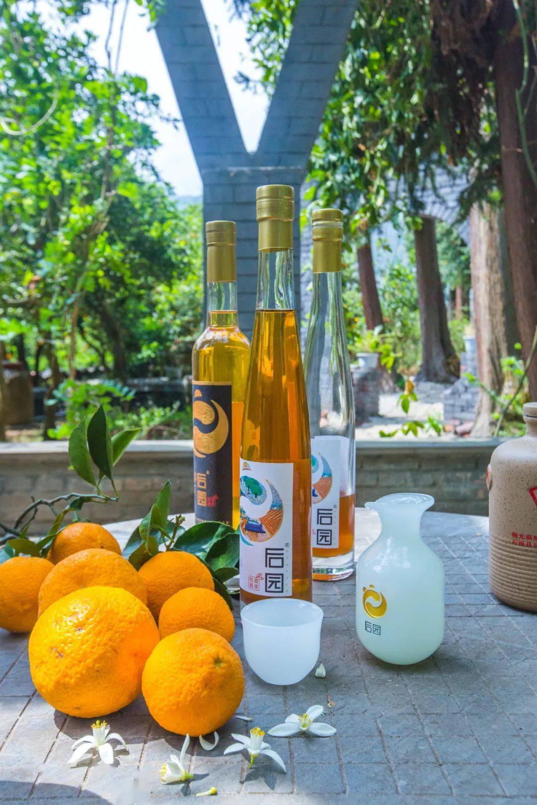 经过酿造的黄果柑酒并不是普通饮品,而是汲取了从果皮到果肉的大部分