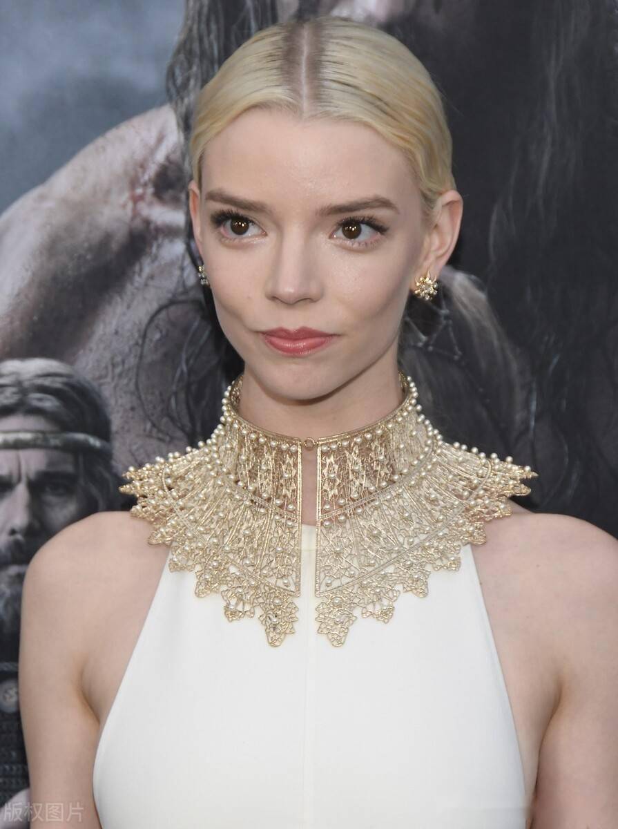 安雅泰勒乔伊白色无袖礼服长裙简约高级