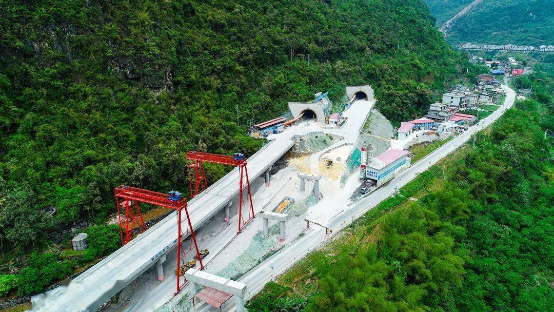 都安境区内在建高速公路最长高架桥来都高速大罗高架