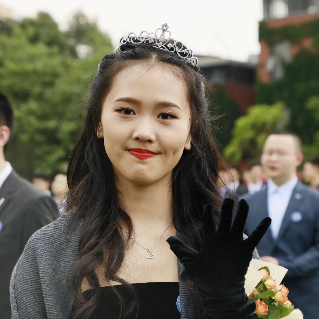 心怀感恩担使命 志在凌云铸辉煌_成人门_成年_成都七中