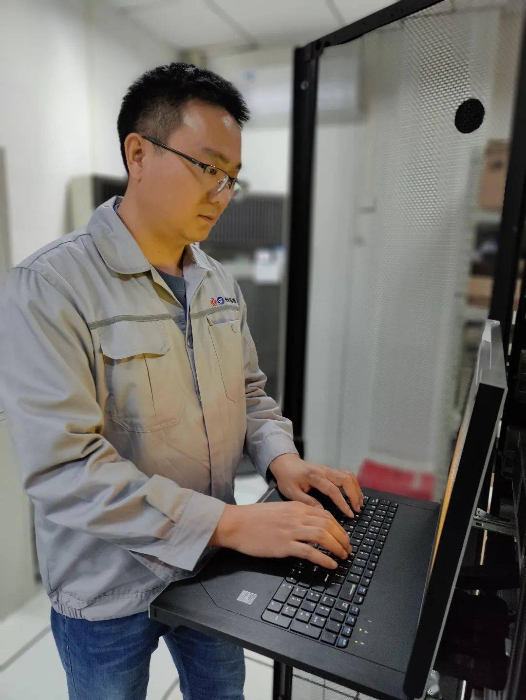 东风延锋座椅公司 it工程师高峰作为一名抛光技术人员余桂林工作认真