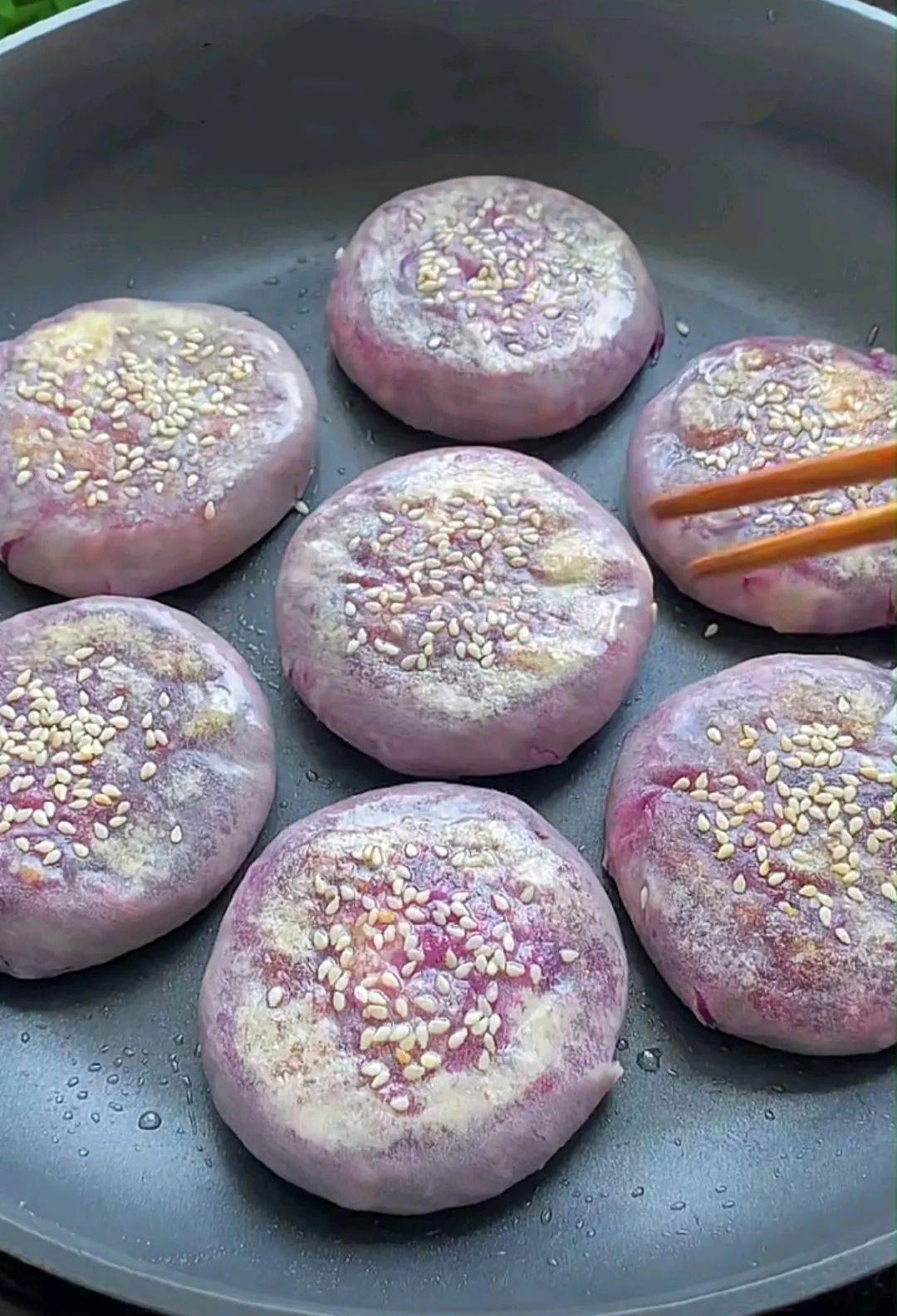 超好吃的拉丝紫薯饼,居然是饺子皮做的?奶香味十足,赶紧试试!