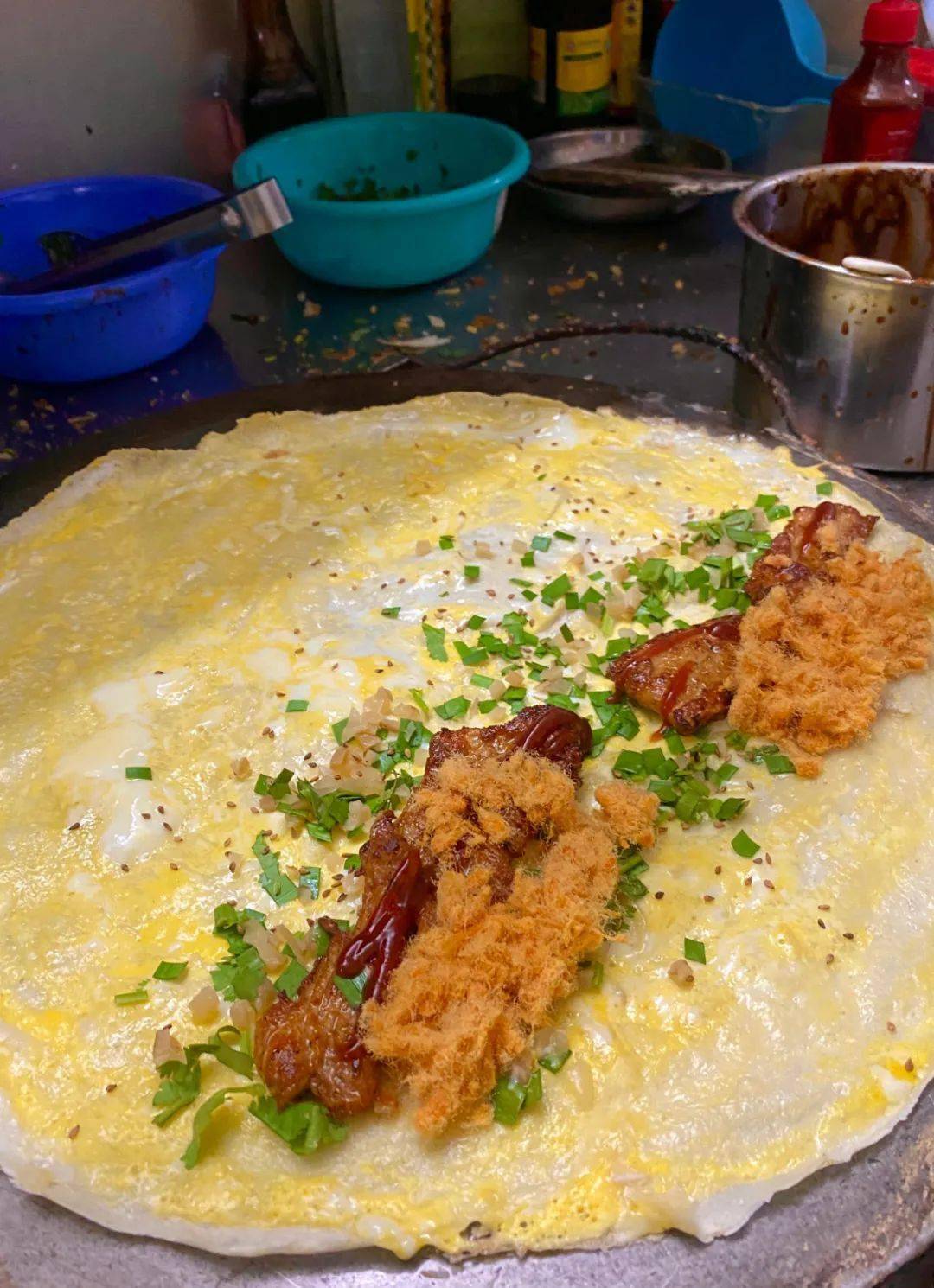 不能一手掌握的「巨无霸煎饼」,吃一个饱一天!_配料_熟客_阿姨