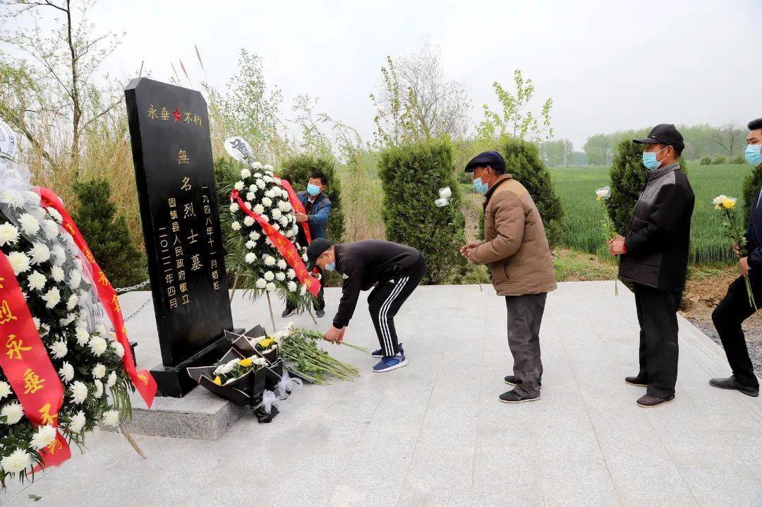 最近,在安徽省蚌埠市固鎮縣湖溝鎮王洲村,無名烈士合葬墓立碑儀式舉行