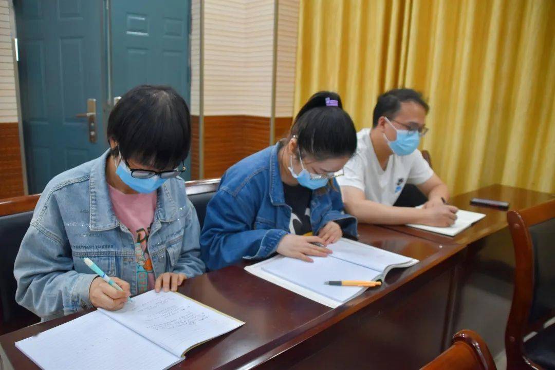 相约一中梦圆中考郑州一中竞赛部主任张甲到校开展数学备考讲座