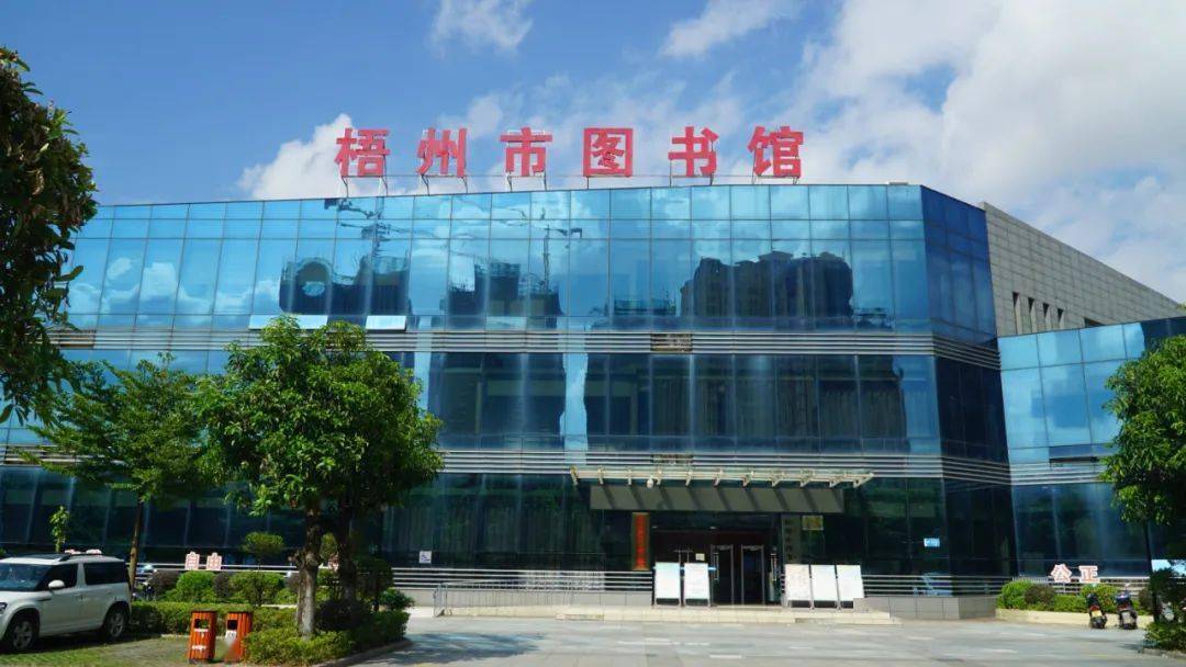 哪一刻你意识到要多读书今天我们一起走进广西各地的图书馆