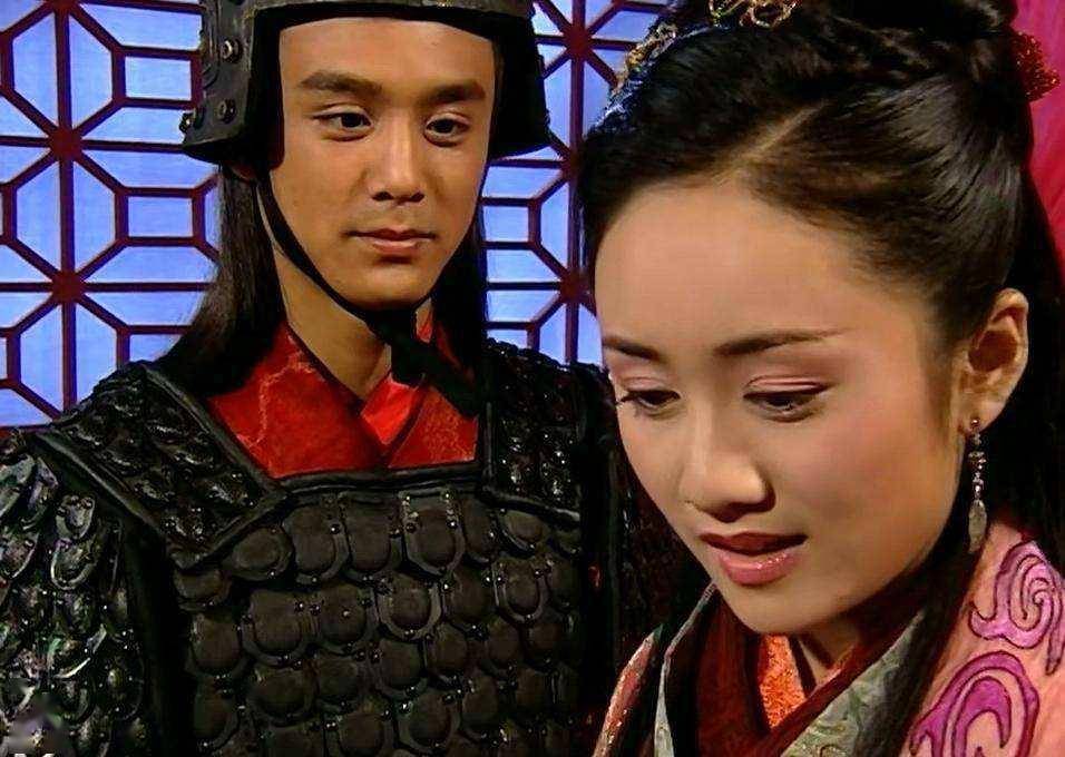 柳倩娘的外公,是西汉大名鼎鼎的战将李广,父亲柳振庭是当时著名的文学