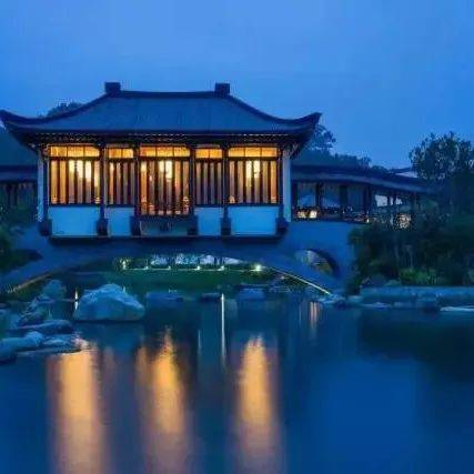 【五一错峰游】588元起享惠州中海汤泉酒店山景双床房/雅景双床房1间1晚,乐享双人自助早餐+双人无边际瀑布泳池及温泉宫门_补差_水五山_意境