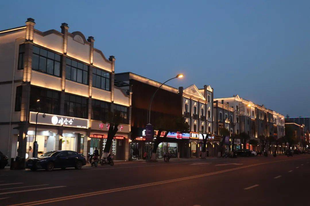 濮院镇打造高颜值文明示范街_改造_进行_道路