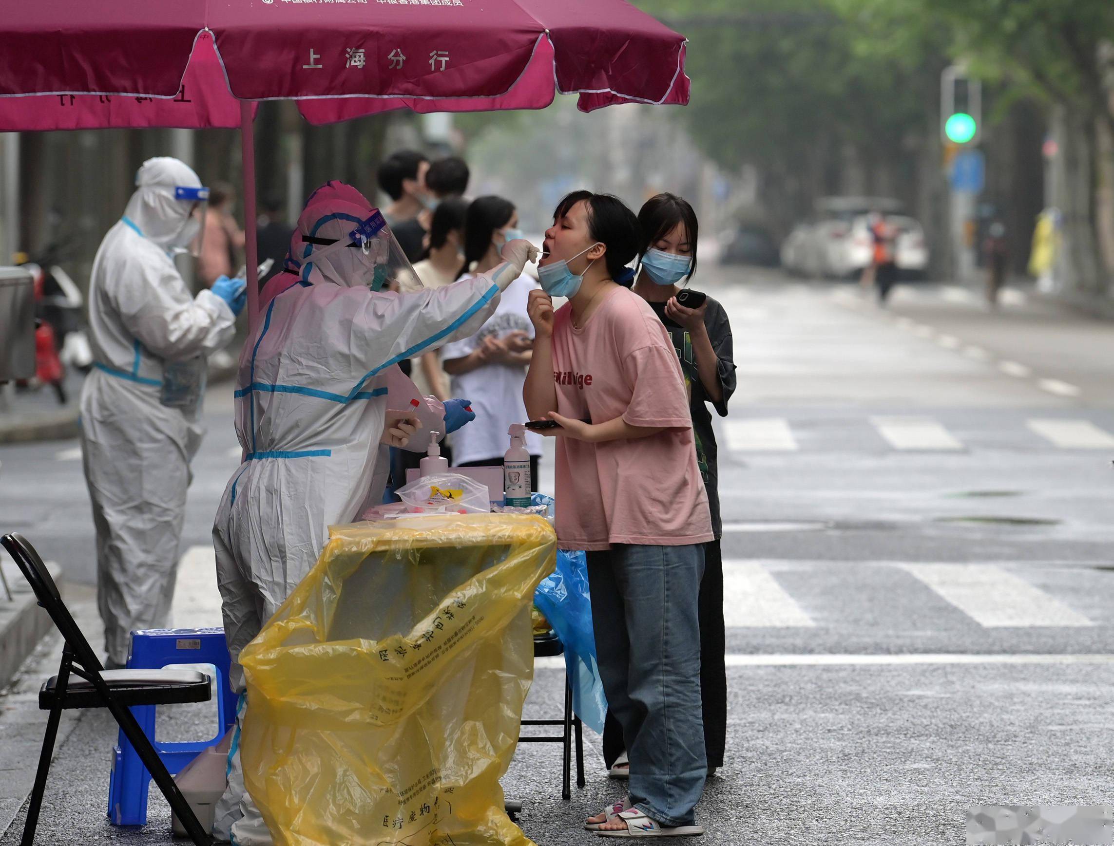 排队做核酸检测的照片图片