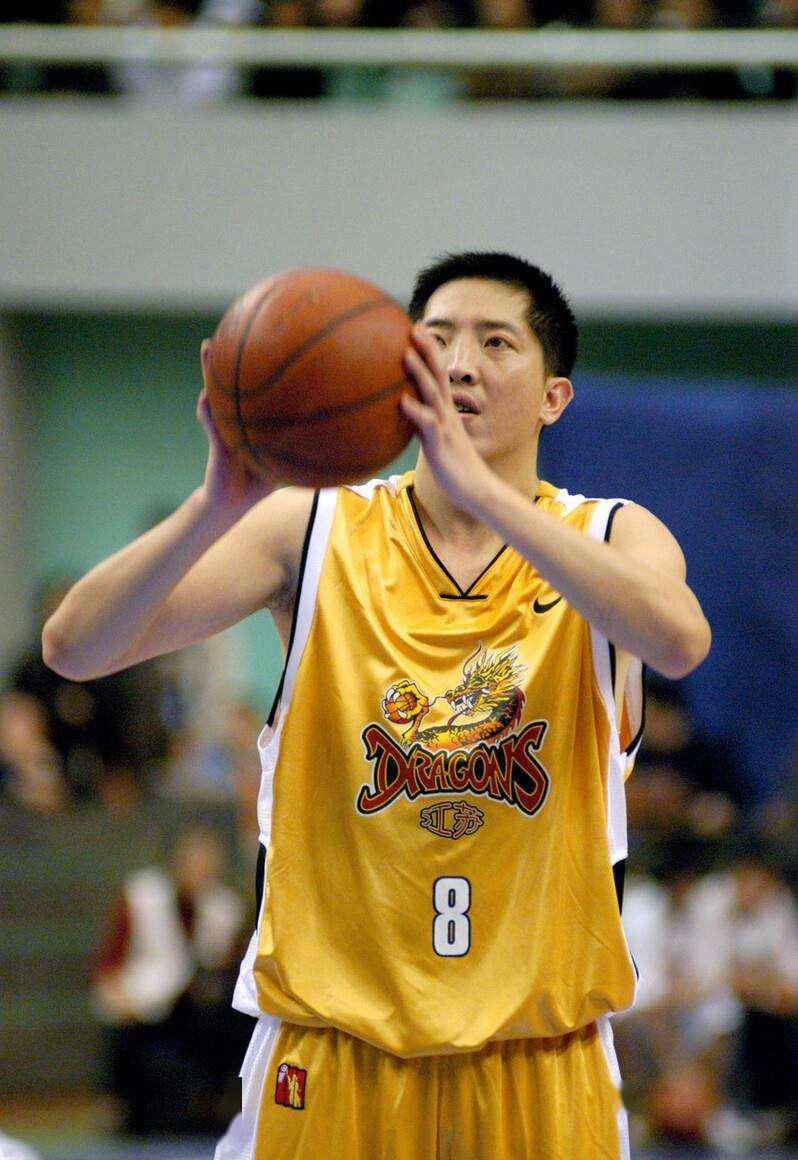 盘点cba的27个亚军胡卫东太遗憾丁彦雨航还年轻郭艾伦落泪