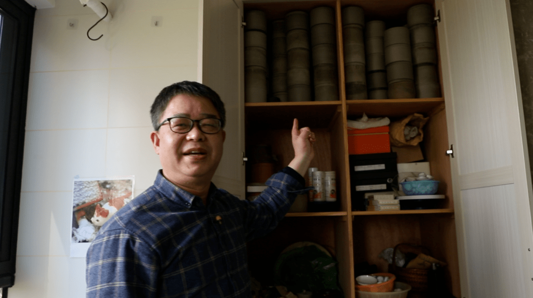 【文化绍兴】余建新:用陶瓷雕刻向经典致敬(完整版)_蛐蛐_艺术_作品