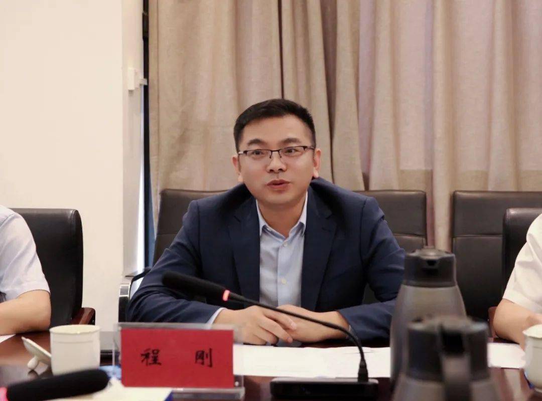 河南省郑州新区建设投资有限公司党委书记,董事长许文峰举行商务洽谈