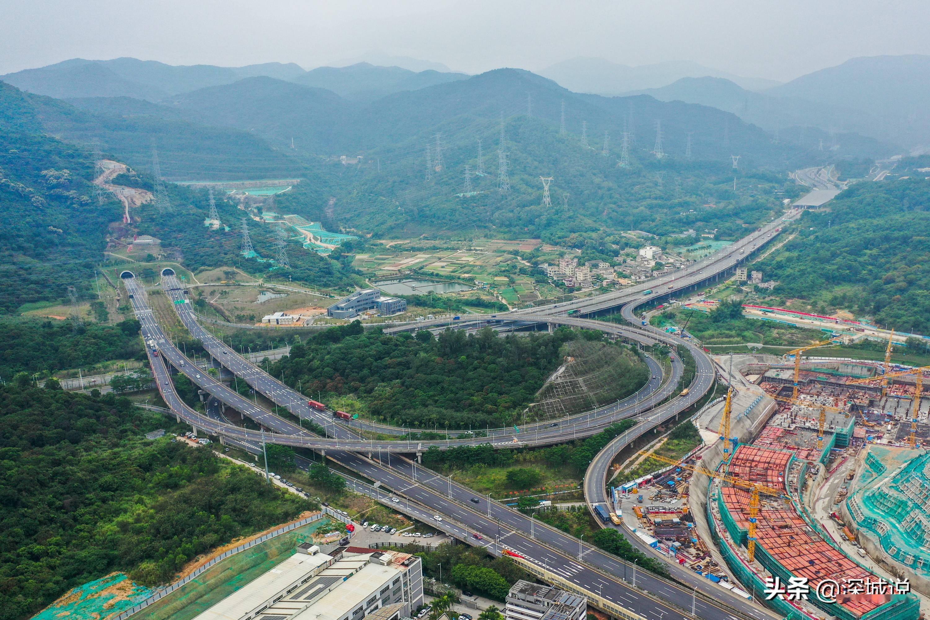 航拍深圳坪山区看东部新区开展大规模建设