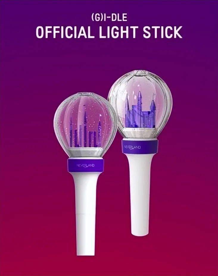 另外他手里这个话筒可不是一般的话筒,大家都知道圣枪哥是(g)i-dle的