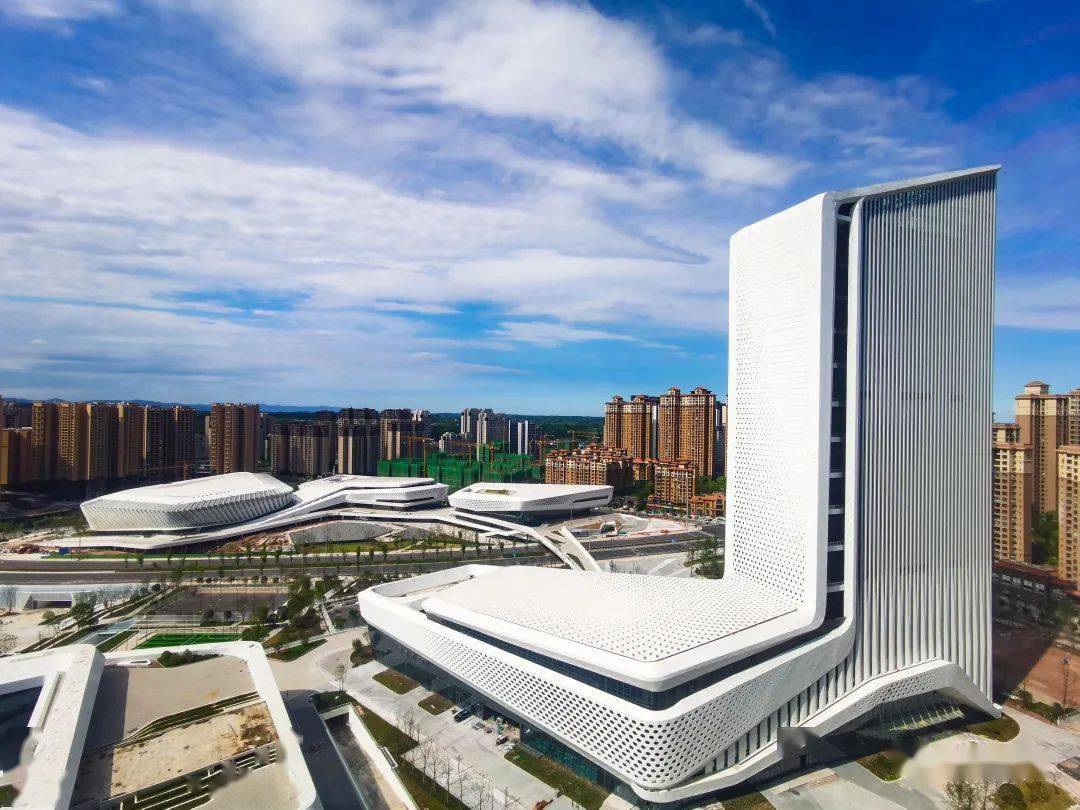 倚蓝而生洁白如你