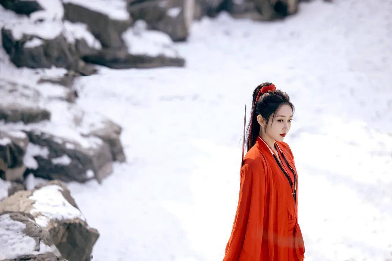 女星宣璐女侠装写真衣袂飘飘飒爽英姿