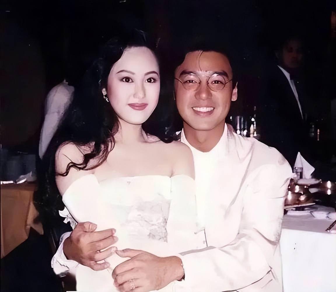 钟镇涛 和章小蕙离婚 带着2个孩子再婚 妻子帮他还1亿多元的债 香港 时候 温拿乐队 钟镇涛 和章小蕙离婚 带着2个孩子再婚 妻子帮他还1亿多元的债 香港 时候 温拿乐队
