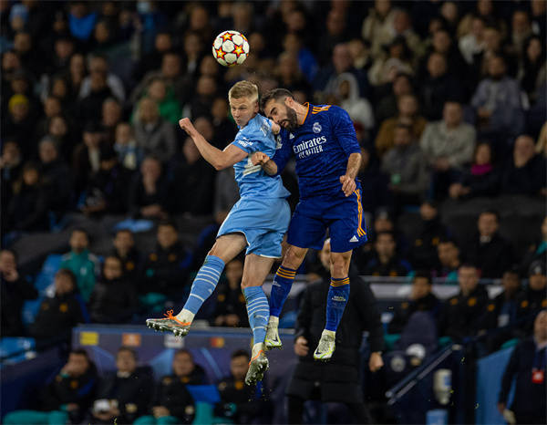 欧冠半决赛首回合曼城占先机 本泽马为皇马留下希望