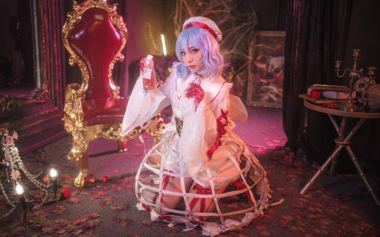 东方project蕾米莉亚纯白恶魔cosplay