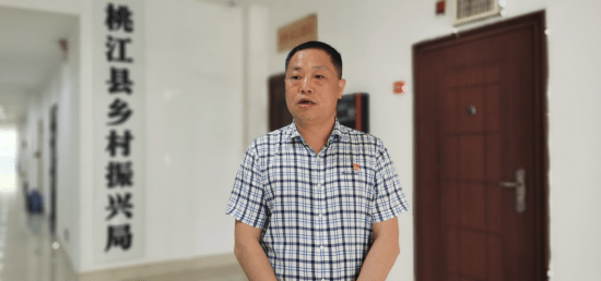 桃江县乡村振兴局党组书记,局长苏双喜接受记者采访 胡卫红 摄"截止