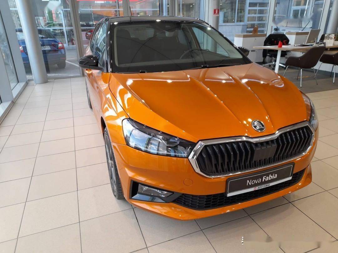 2023款晶锐实拍精致不输大众polo双色车身10t还看啥飞度