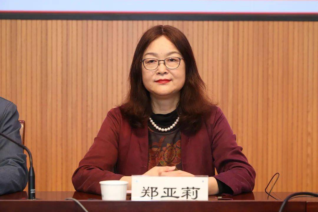 郑亚莉宣布浙江金融职业学院第二届"彩虹桥"就业指导教育活动正式启动