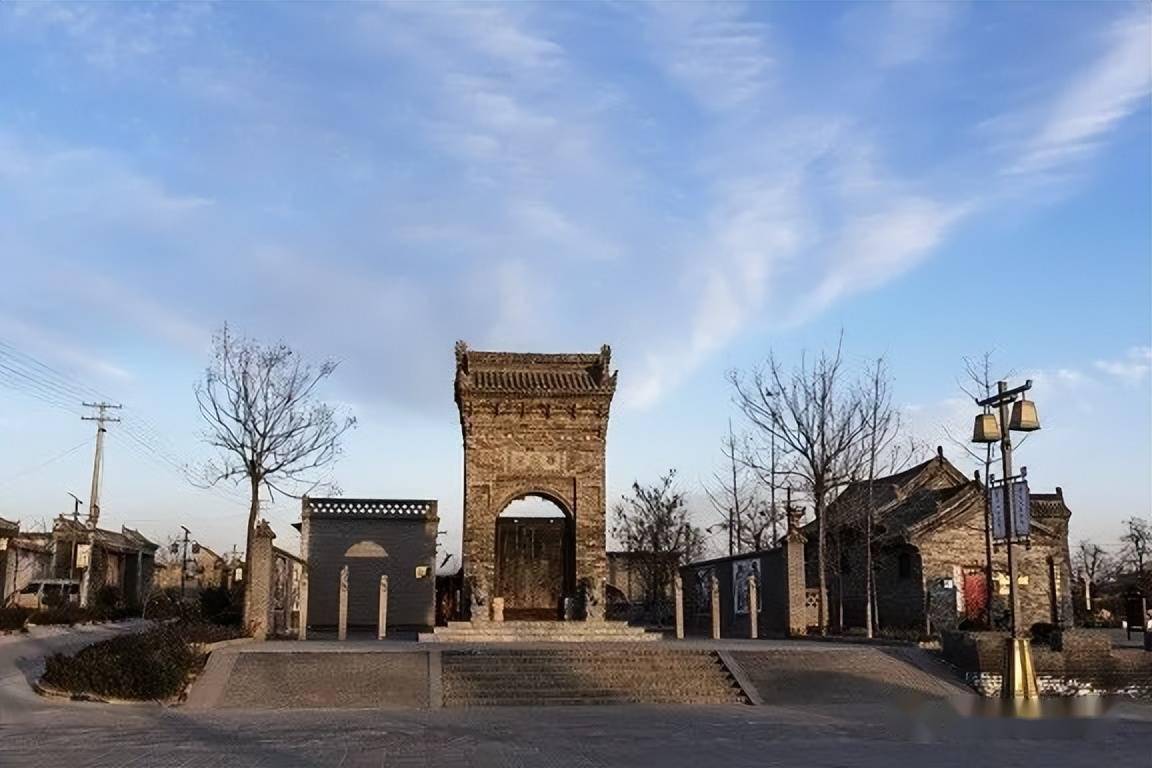 良周秦汉宫景区,位于澄城县王庄镇良周村,是依托国家重点文物保护单位