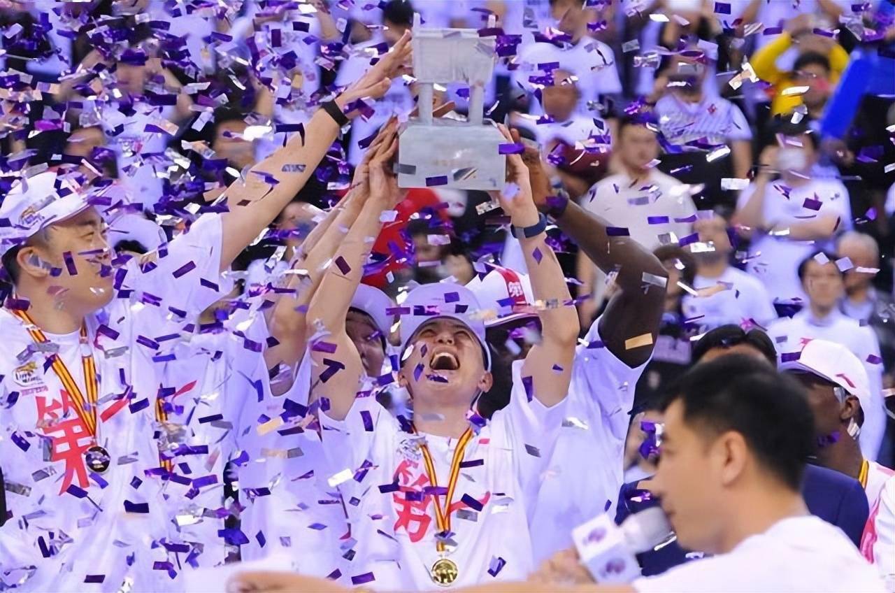 辽宁男篮的总冠军是捡来的杨鸣的回应慷锵有力无可辩驳