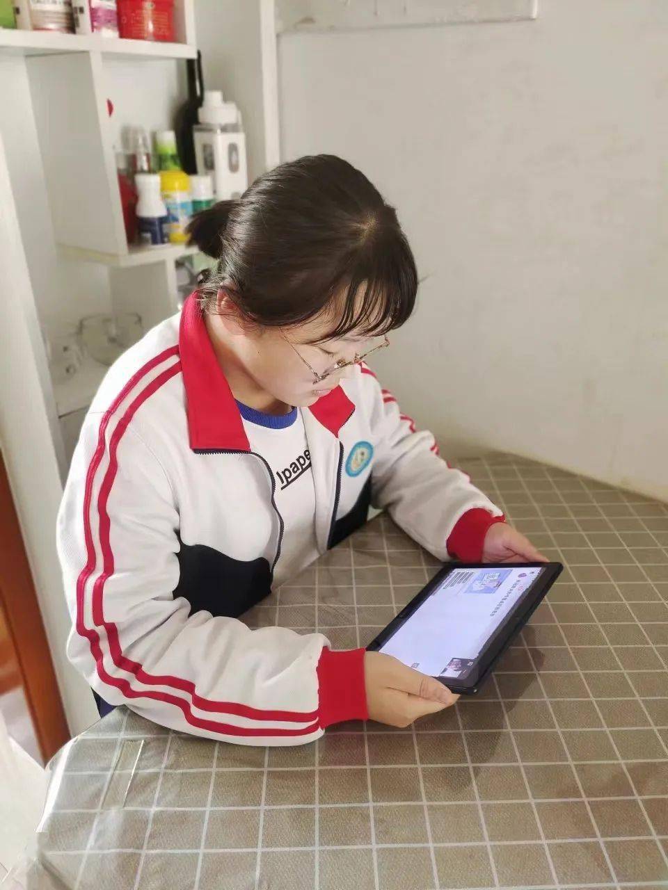 志愿服务疫路同行记顺平县实验中学课后服务家长志愿者活动