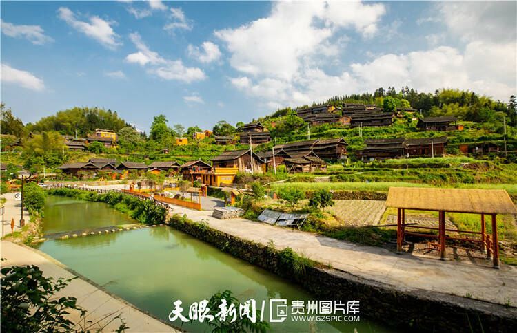 黔东南天柱甘溪侗寨风光美