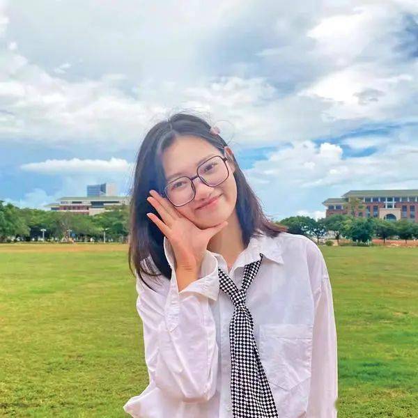 进行采访工作学生们在采访凤庆鲁史中学的学生2019年写作营作家amanda