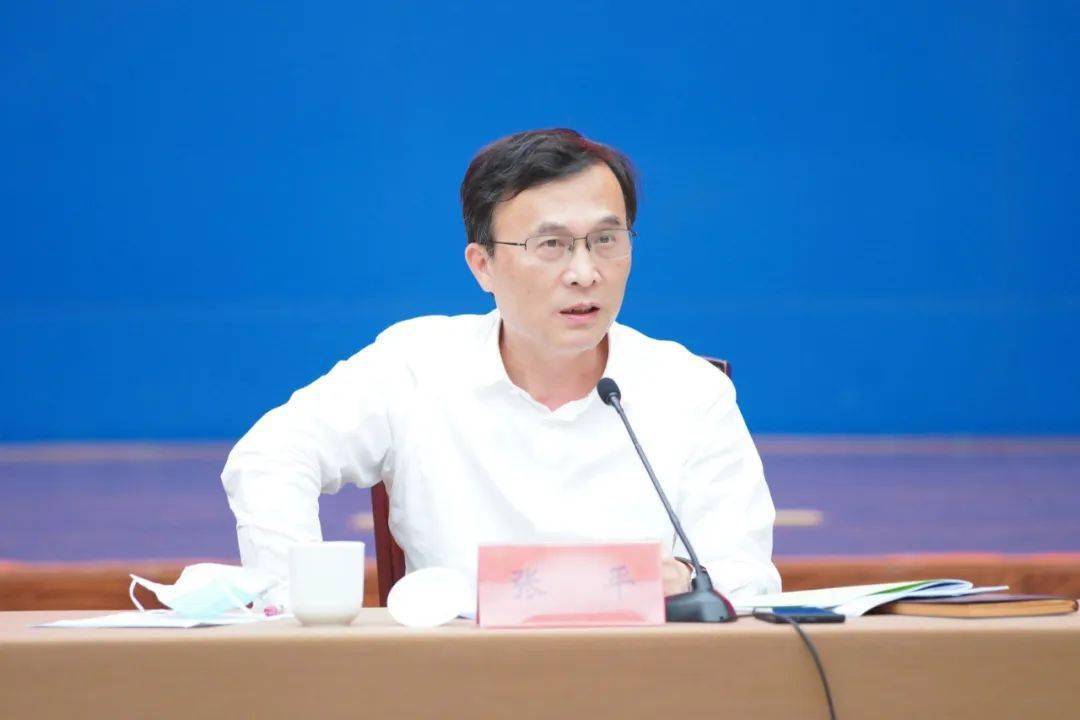 张平在市人大代表中心组组长暨代表工作会议上强调充分发挥代表主体