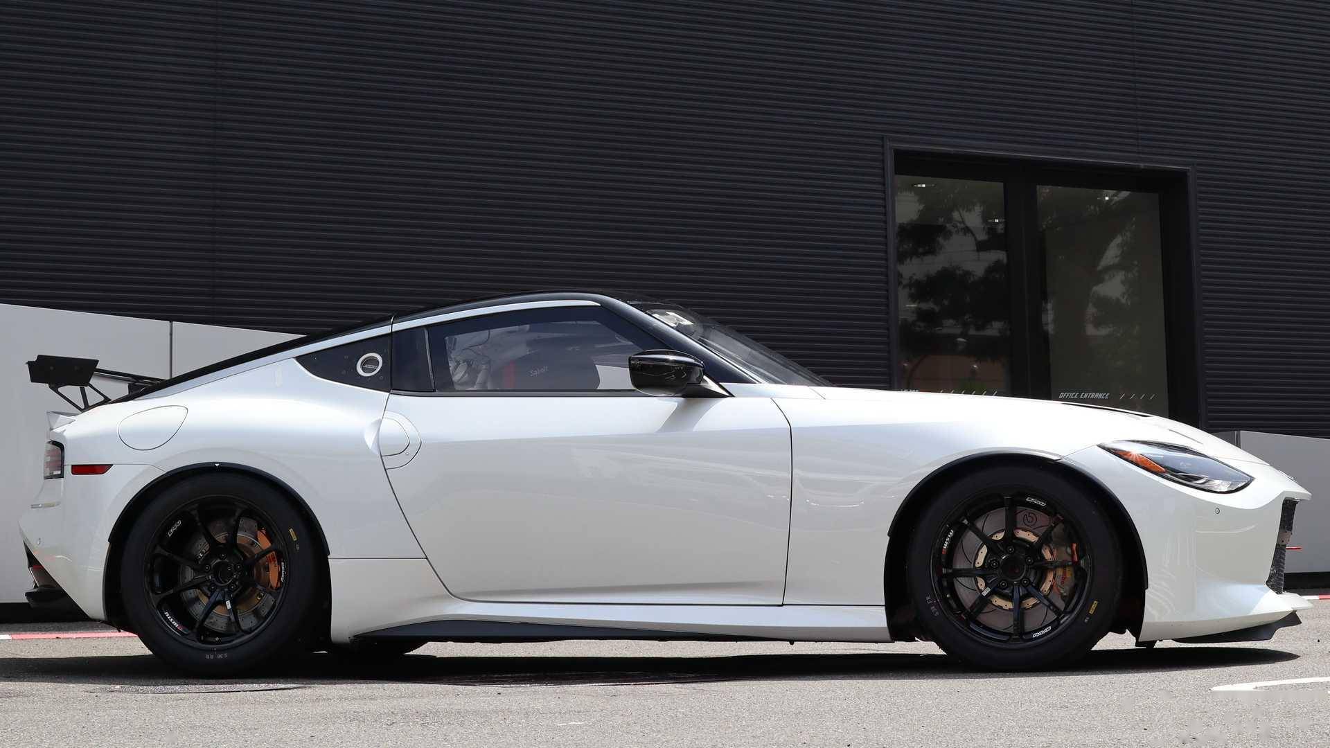 挑战赛车和车手极限日产400z耐力赛赛车